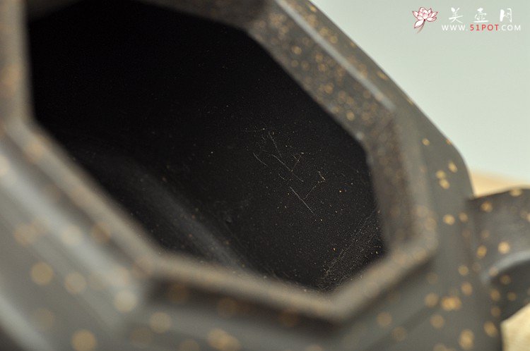 紫砂壶图片：史金妹晋级工艺师原款作品 全手工聚福八方 铺砂迷人 - 宜兴紫砂壶网