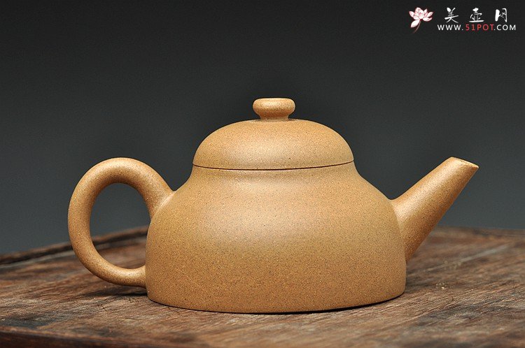 紫砂壶图片：美壶特惠 茶人最爱 实用巨轮系列之段泥小壶之一 - 宜兴紫砂壶网