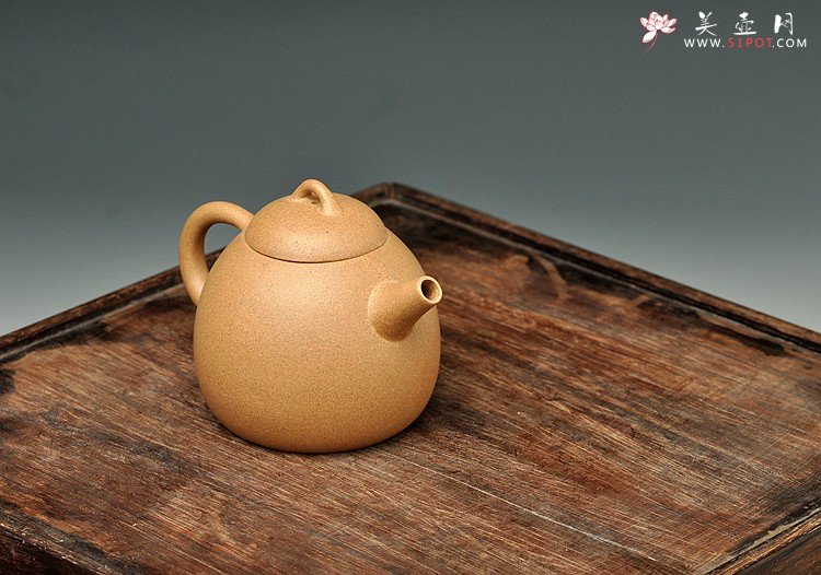 紫砂壶图片：美壶特惠 茶人最爱 实用巨轮系列之段泥小壶之四 - 宜兴紫砂壶网