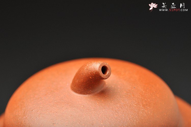 紫砂壶图片：任备安款 全手茄段 造型舒服 工笔装饰 细刻入丝  - 宜兴紫砂壶网