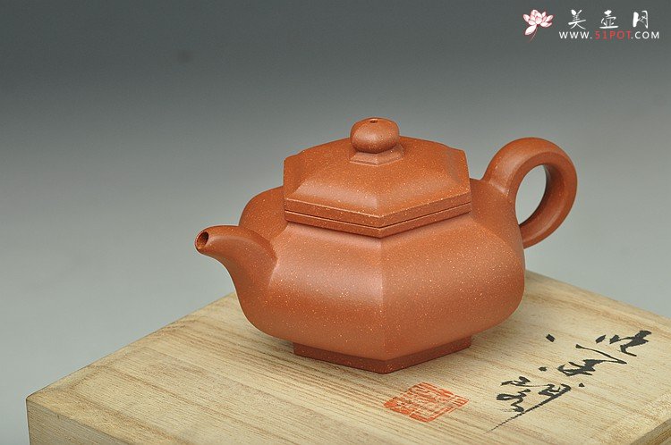 紫砂壶图片：线条清晰，块面挺快 全手藏六方  - 宜兴紫砂壶网