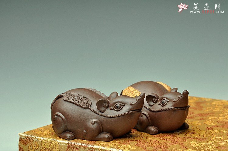 紫砂壶图片：一对金钱鼠 造型卡通可爱 - 宜兴紫砂壶网