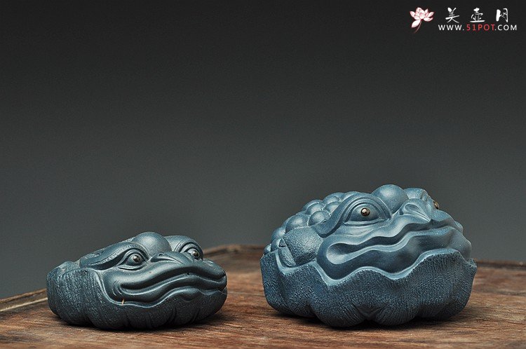 紫砂壶图片：绿泥和气生财 荷叶金蟾 招财茶宠 - 宜兴紫砂壶网