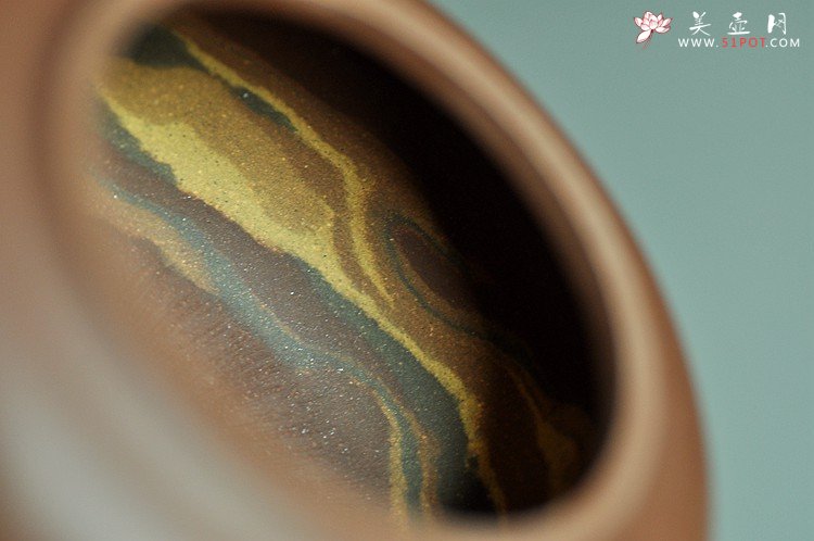 紫砂壶图片：国工师闵祥君近作 通透绞泥 大气厚重 大茄段  - 宜兴紫砂壶网