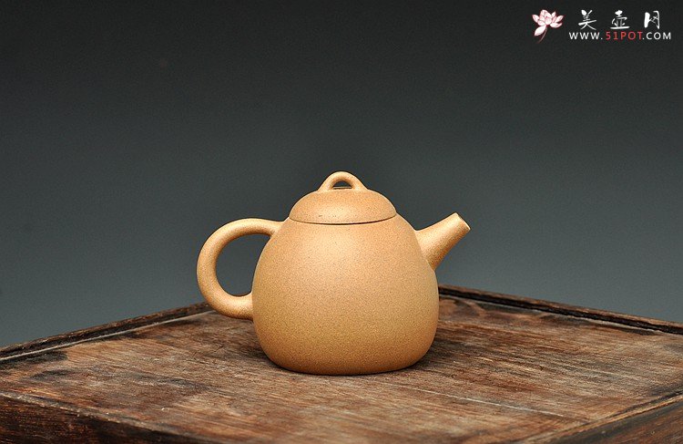 紫砂壶图片：美壶特惠 茶人最爱 实用巨轮系列之段泥小壶之四 - 宜兴紫砂壶网