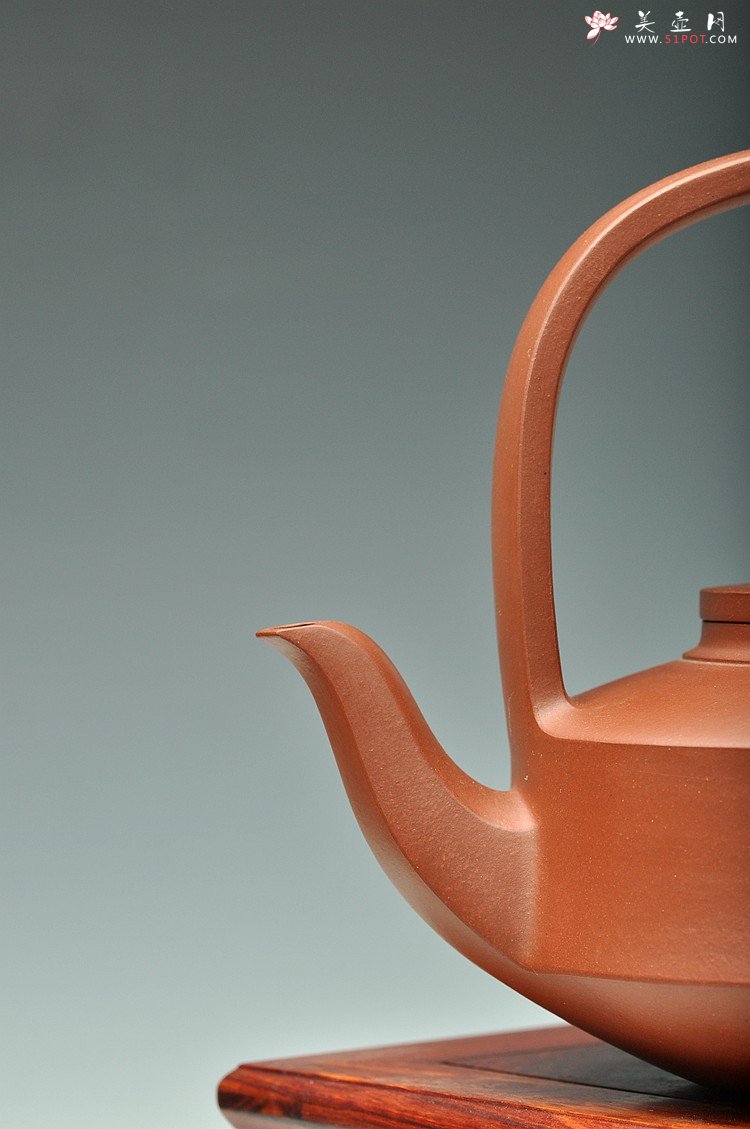 紫砂壶图片：曲峰秋冬新作 国宝器形之提璧 形神兼备 气韵流畅 老红皮龙仅此一件 - 宜兴紫砂壶网