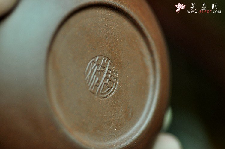 紫砂壶图片：得趣之作 国师吴优良双刀装饰 全手曼生吉瓜 优质紫泥 - 宜兴紫砂壶网