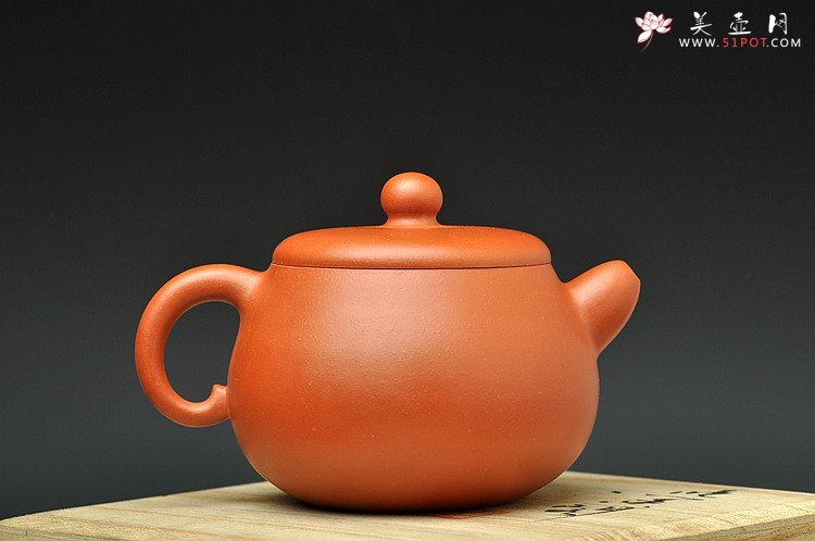 紫砂壶图片：潘小东最近全手作品 艺术和实用的结合 朱泥梵露珠  - 宜兴紫砂壶网