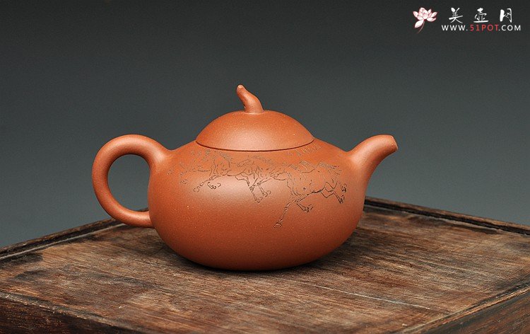 紫砂壶图片：壶型传统  端庄大方  全手曼生匏瓜壶 八骏图 - 宜兴紫砂壶网