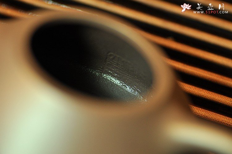 紫砂壶图片：挺拔俊秀 经典耐品 茶盘尤物~ 紫茄泥全手子冶石瓢 - 宜兴紫砂壶网