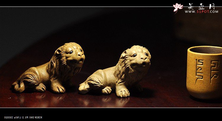 紫砂壶图片：段泥仿民国小狮子 神态生动 左侧为两周泡养效果~ - 宜兴紫砂壶网