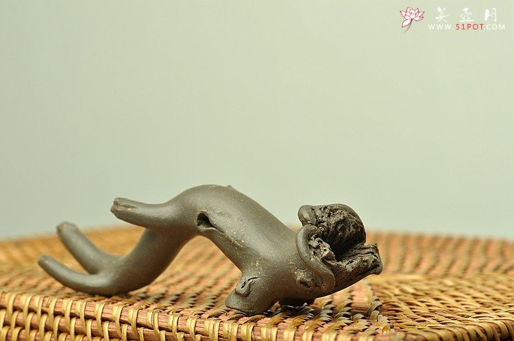 紫砂壶图片：弯曲有度~ 全手树桩笔架 - 宜兴紫砂壶网