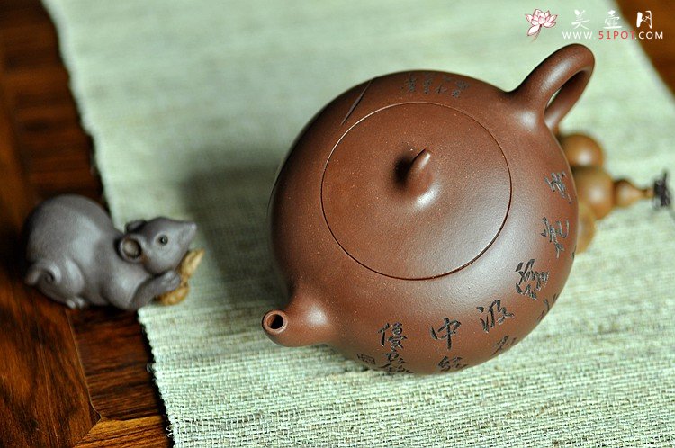 紫砂壶图片：得趣之作 国师吴优良双刀装饰 全手曼生吉瓜 优质紫泥 - 宜兴紫砂壶网