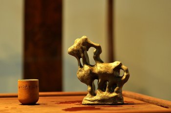 紫砂壶图片：全手作品 文房雅物 吉祥（羊）假山 - 宜兴紫砂壶网