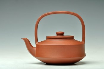 紫砂壶图片：曲峰秋冬新作 国宝器形之提璧 形神兼备 气韵流畅 老红皮龙仅此一件 - 宜兴紫砂壶网