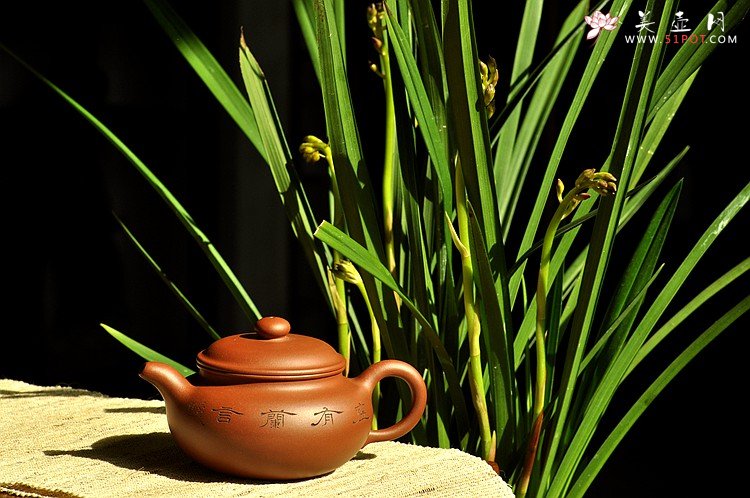 紫砂壶图片：婉约秀气 一捺底   仿古 座有兰言 - 宜兴紫砂壶网