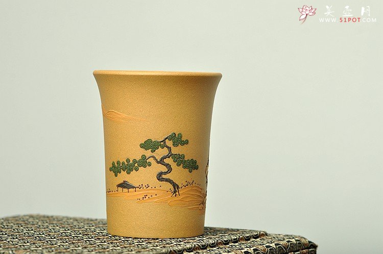 紫砂壶图片：文气 古朴雅致 主人杯 泥绘通景山水 - 宜兴紫砂壶网