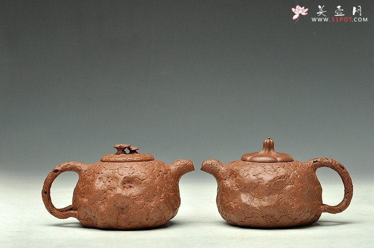 紫砂壶图片：谢多莲最新作品 全手薄胎龚春对壶 古朴 周正协调 - 宜兴紫砂壶网