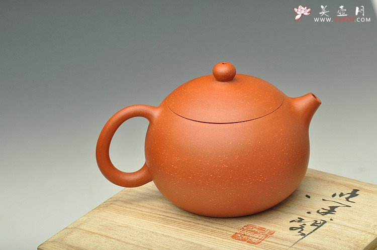 紫砂壶图片：造型周正 端庄大方 全手红泥大西施 - 宜兴紫砂壶网