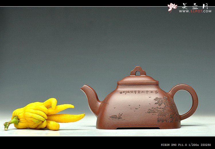 紫砂壶图片：何卫枫新品 刚正挺拔 助工袁德波装饰通景山水 全手孤棱 - 宜兴紫砂壶网