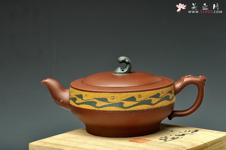 紫砂壶图片：闵祥君经典代表作 三色通透胶泥 颇具难度  大碧浪 - 宜兴紫砂壶网