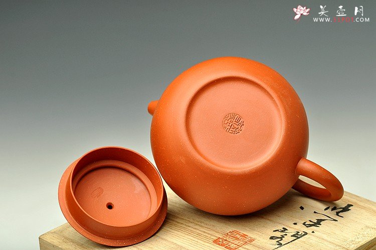 紫砂壶图片：造型周正 端庄大方 全手红泥大西施 - 宜兴紫砂壶网