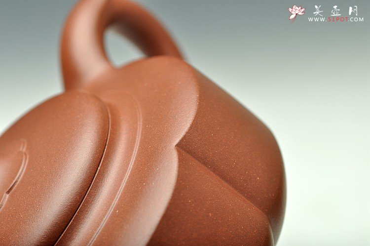 紫砂壶图片：苍劲刚遒 造型端庄大方 储俊伟精心之作 梅花周盘 5号井底槽青 - 宜兴紫砂壶网