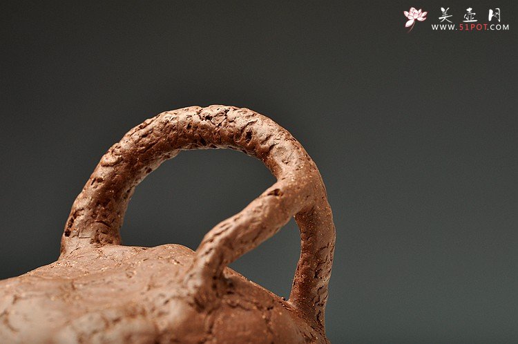 紫砂壶图片：谢多莲最新作品 全手薄胎龚春对壶 古朴 周正协调 - 宜兴紫砂壶网