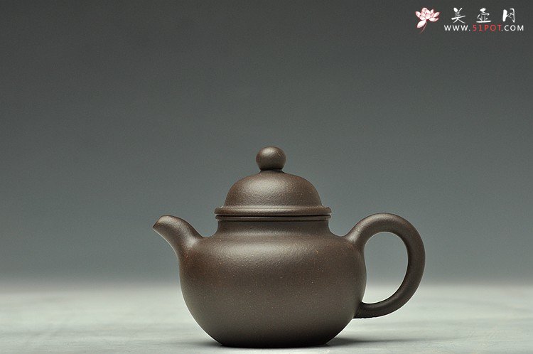 紫砂壶图片：历史泥料 乌泥小掇球和小虚扁 不接受定做 - 宜兴紫砂壶网