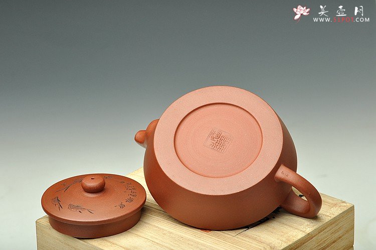 紫砂壶图片：钱伟刚原创作品 造型厚重 沉稳 实用典雅  玉扁壶 - 宜兴紫砂壶网