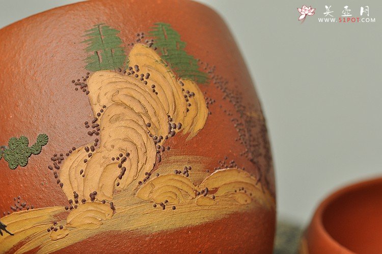 紫砂壶图片：泥绘通景山水 老朱泥对杯 相映得趣 - 宜兴紫砂壶网