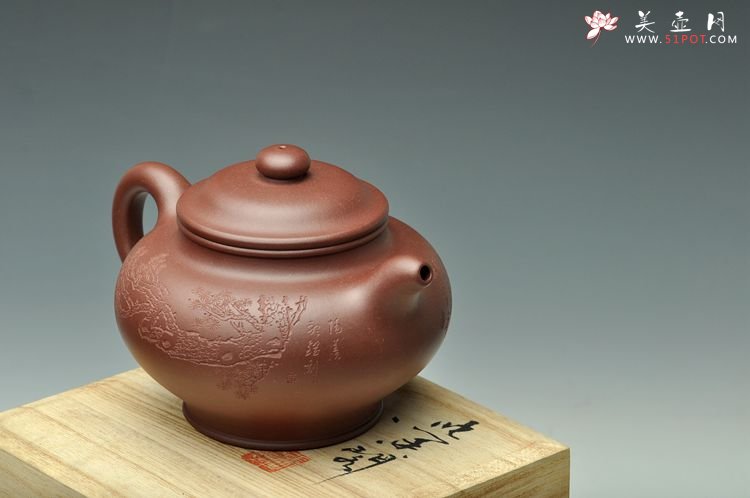 紫砂壶图片：张听刚装饰 双刀老辣 饱满大气 全手大掇只 - 宜兴紫砂壶网