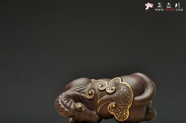 紫砂壶图片：如意宝骏 做工精致 描真金 传神~ - 宜兴紫砂壶网