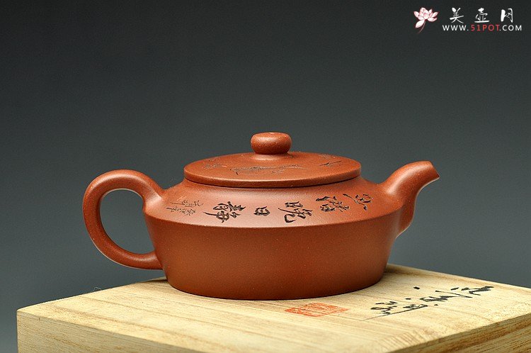紫砂壶图片：钱伟刚原创作品 造型厚重 沉稳 实用典雅  玉扁壶 - 宜兴紫砂壶网