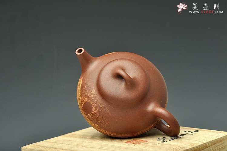 紫砂壶图片：双色通透绞泥 经典器形 全手石瓢 线条流畅 - 宜兴紫砂壶网