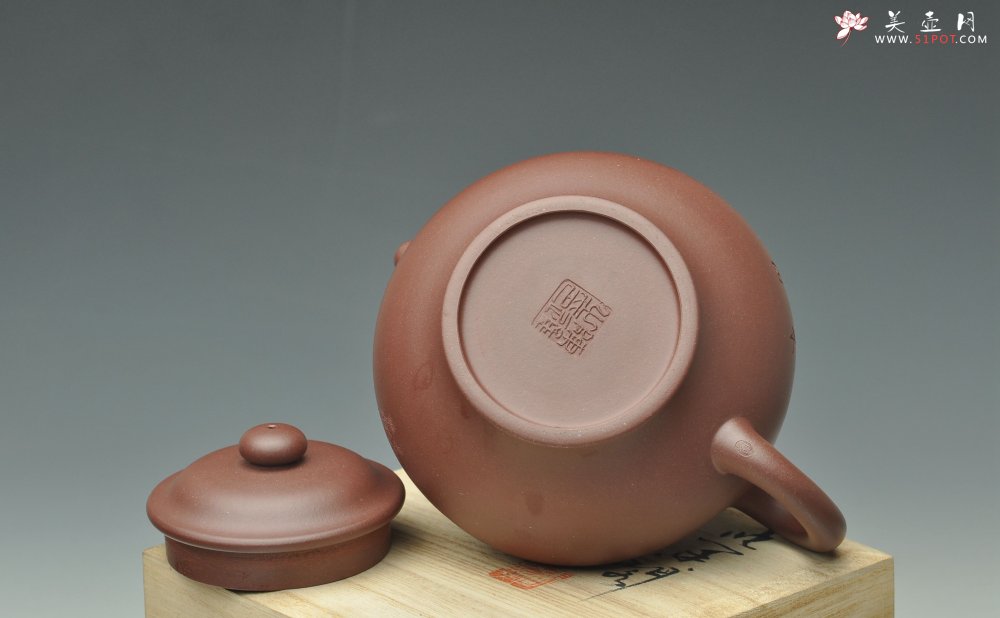 紫砂壶图片：张听刚装饰 双刀老辣 饱满大气 全手大掇只 - 宜兴紫砂壶网