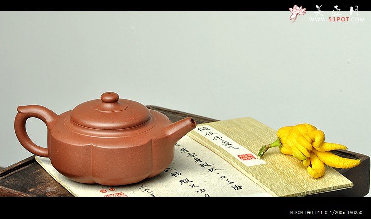 紫砂壶图片：苍劲刚遒 造型端庄大方 储俊伟精心之作 梅花周盘 5号井底槽青 - 宜兴紫砂壶网