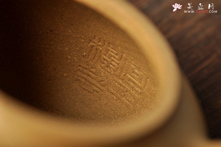 紫砂壶图片：邱玉林大师装饰 拙味十足圆润敦厚  全手茄段 实用收藏 - 宜兴紫砂壶网