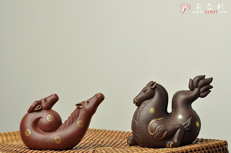 紫砂壶图片：龙马精神 做工精致 描真金 传神~ - 宜兴紫砂壶网