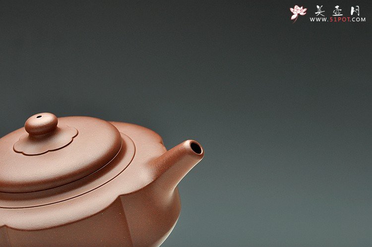 紫砂壶图片：苍劲刚遒 造型端庄大方 储俊伟精心之作 梅花周盘 5号井底槽青 - 宜兴紫砂壶网