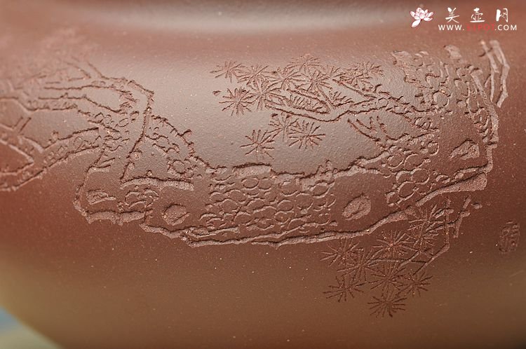 紫砂壶图片：张听刚装饰 双刀老辣 饱满大气 全手大掇只 - 宜兴紫砂壶网