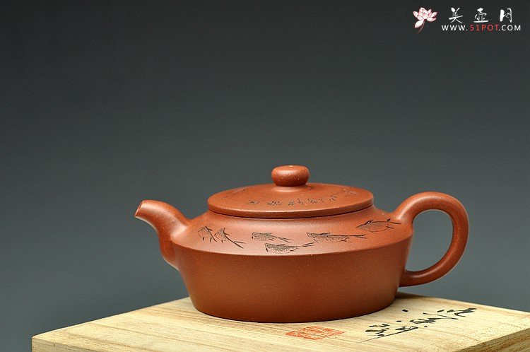 紫砂壶图片：钱伟刚原创作品 造型厚重 沉稳 实用典雅  玉扁壶 - 宜兴紫砂壶网