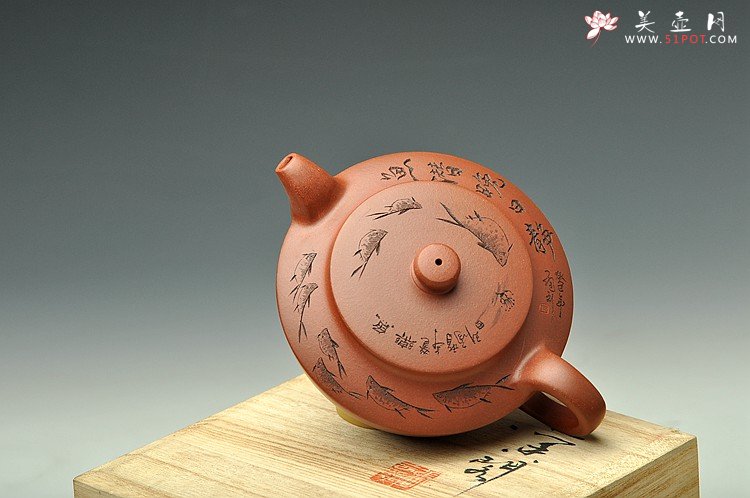 紫砂壶图片：钱伟刚原创作品 造型厚重 沉稳 实用典雅  玉扁壶 - 宜兴紫砂壶网