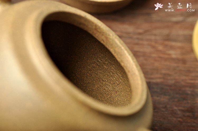 紫砂壶图片：摹古之作  全手墨林小壶 - 宜兴紫砂壶网