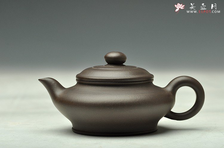 紫砂壶图片：历史泥料 乌泥小掇球和小虚扁 不接受定做 - 宜兴紫砂壶网