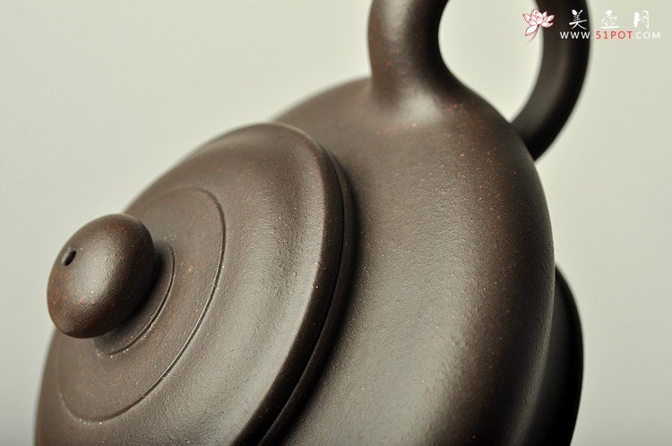 紫砂壶图片：历史泥料 乌泥小掇球和小虚扁 不接受定做 - 宜兴紫砂壶网