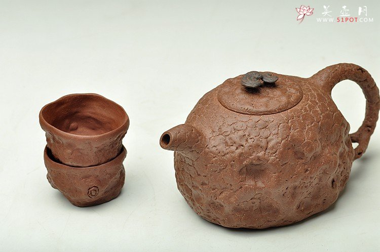 紫砂壶图片：谢多莲最新作品 薄胎 全手大龚春套壶 - 宜兴紫砂壶网