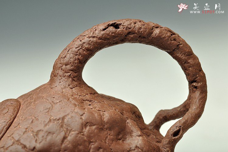 紫砂壶图片：谢多莲最新作品 薄胎 全手大龚春套壶 - 宜兴紫砂壶网