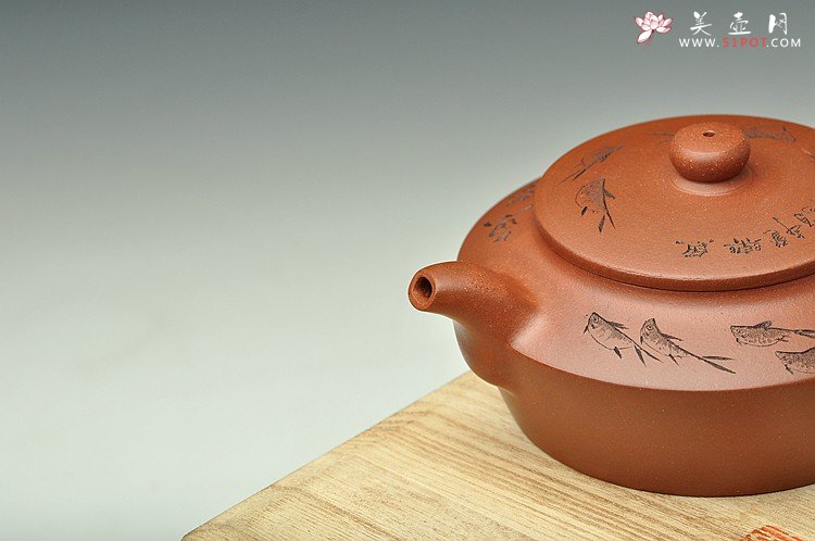 紫砂壶图片：钱伟刚原创作品 造型厚重 沉稳 实用典雅  玉扁壶 - 宜兴紫砂壶网