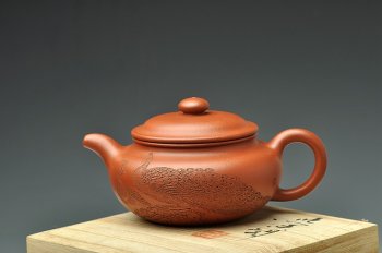 紫砂壶图片：谭华斌近作 传统实用 全手凤凰仿古 细刻入丝 - 宜兴紫砂壶网